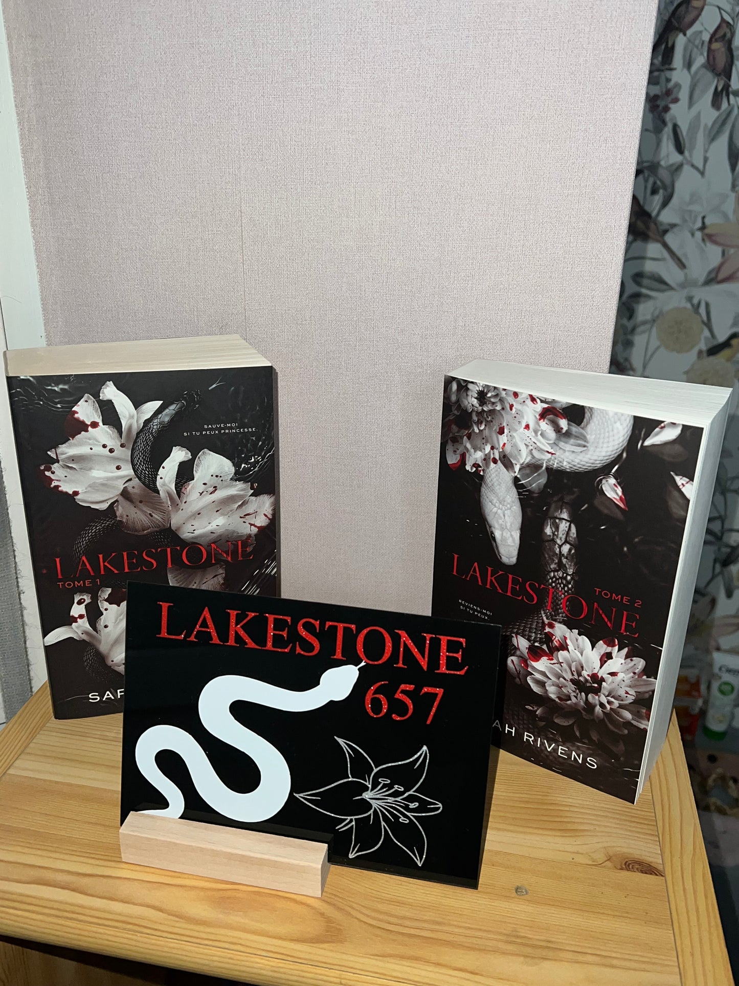 Plexiglass personnalisé "Lakestone" (livres) de Sarah Rivens
