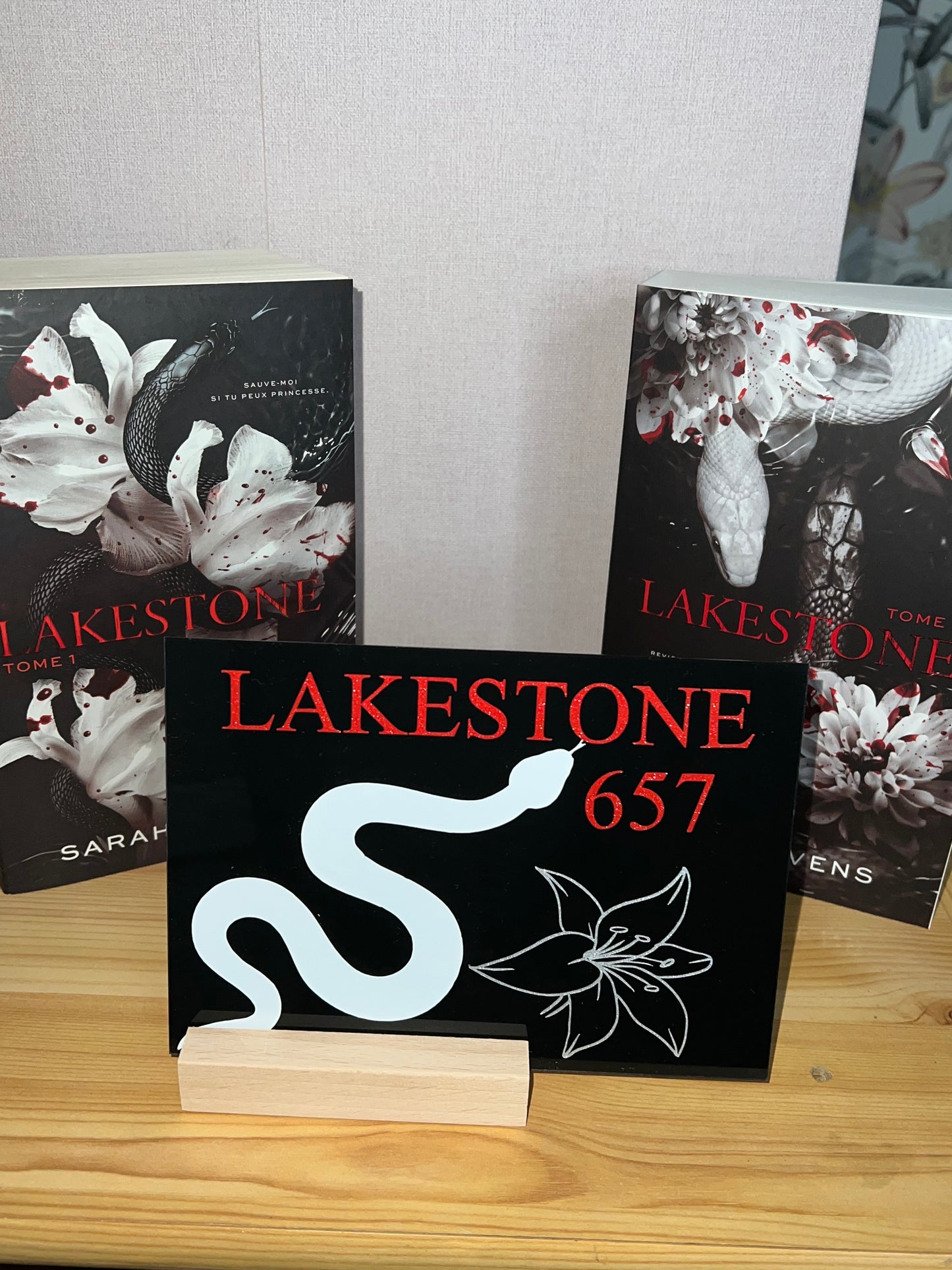 Plexiglass personnalisé "Lakestone" (livres) de Sarah Rivens