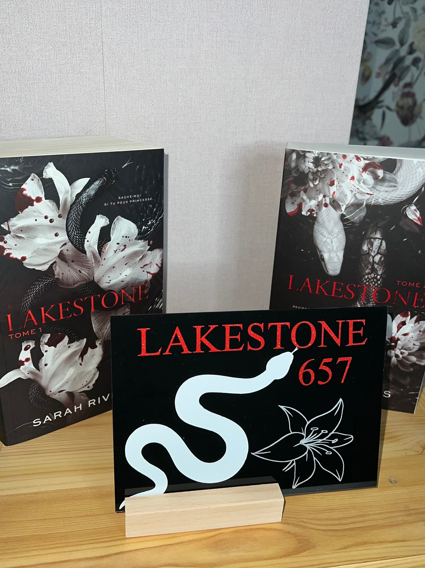 Plexiglass personnalisé "Lakestone" (livres) de Sarah Rivens